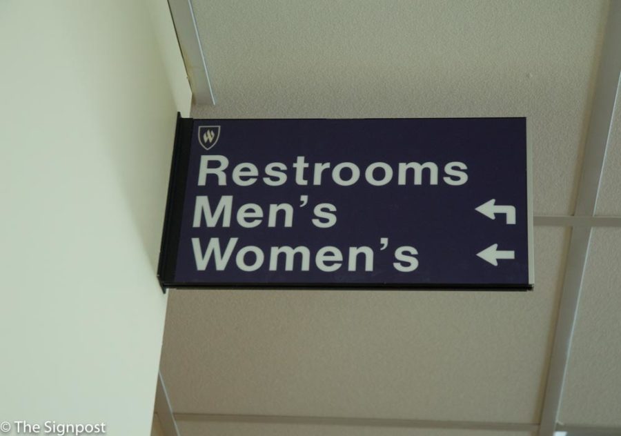 Numerosos campuses de universidades han hecho una petición para baños de género neutro (Ariana Berkemeier / The Signpost)