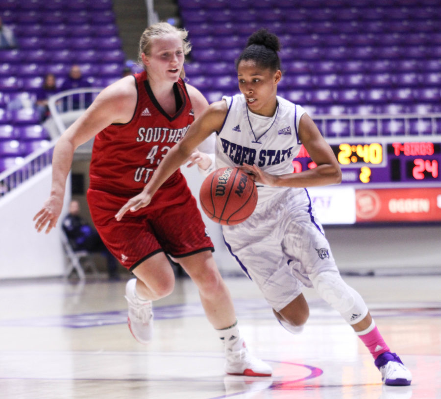 Junior Deeshyra Thomas runs the ball past a Southern Utah player during the game on Feb. 18. (Abby Van Ess / The Signpost)