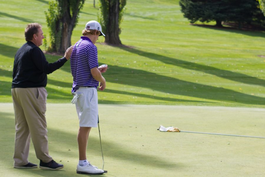 Weber State Director of Golf Jeff Smith offers helpful advice to a student athlete. Source: Signpost Archives