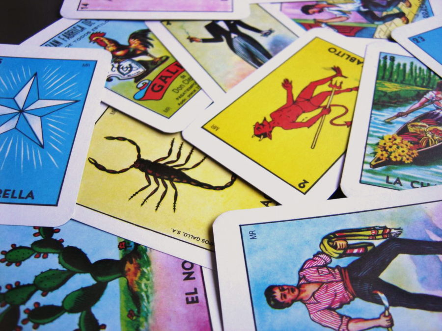Lotería cards have a different picture and their corresponding name in Spanish underneath. (Source: conejoazul / https://www.flickr.com/photos/conejoazul/854695591)