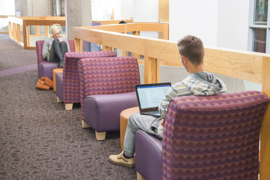 Jaclyn Bott and Josh Draper study in the Student Services Center in spring 2016. (The Signpost Archives)