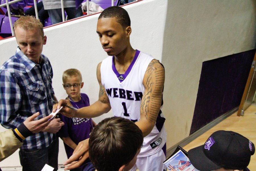 Damian Lillard signs autographs for fans following a WSU game against Northern Colorado in 2012. (The Signpost Archives)