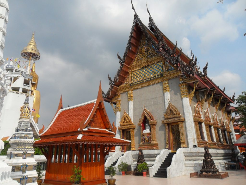Thai_Buddhist_temple.jpg