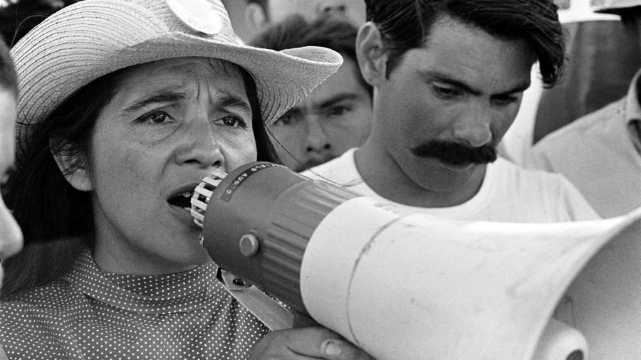 Coachella, CA: 1969. United Farm Workers Coachella March, Spring 1969. UFW leader, Dolores Huerta, organizing marchers on 2nd day of March Coachella. © 1976 George Ballis/Take Stock / The Image Works       NOTE: The copyright notice must include The Image Works DO NOT SHORTEN THE NAME OF THE COMPANY
