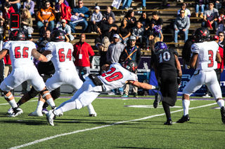 Keilan Benjamin making the tackle for the Weber State Wildcats. (Bella Torres / The Signpost)