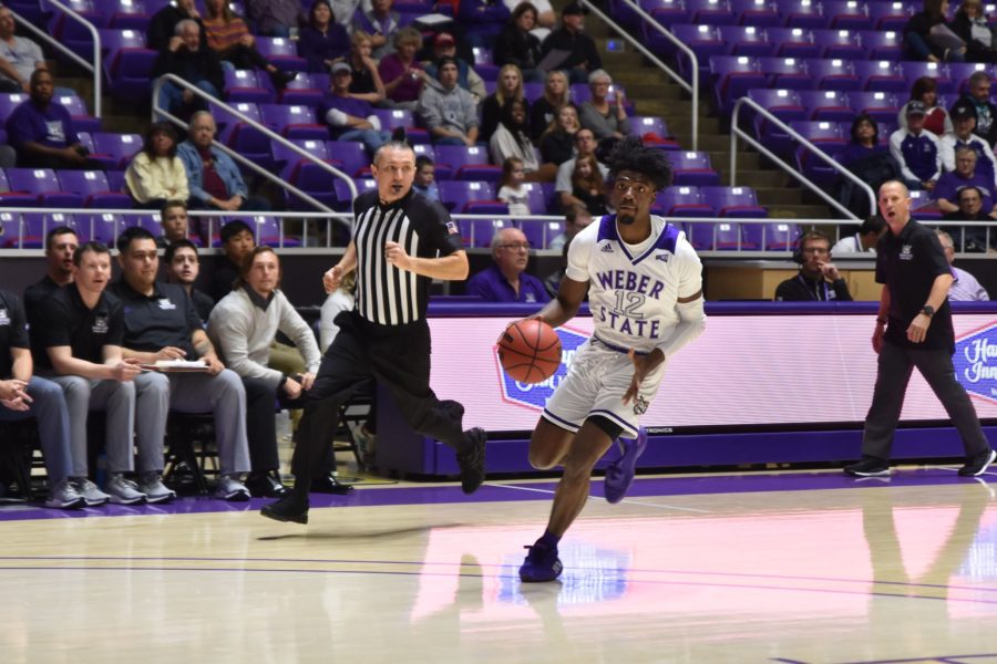 Weber States Israel Barnes dribbling the ball up the court for the Wildcats. (Nikki Dorber / The Signpost)