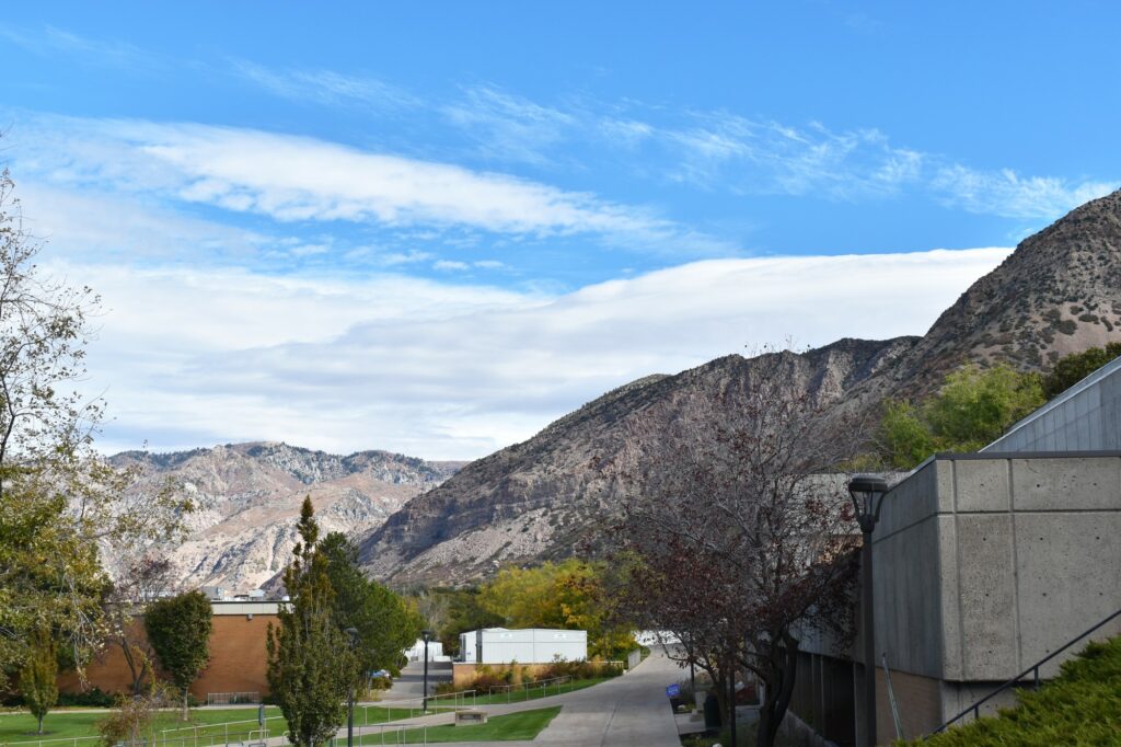 Clear view of the mountains from Weber State University. (Paige McKinnon/ The Signpost)