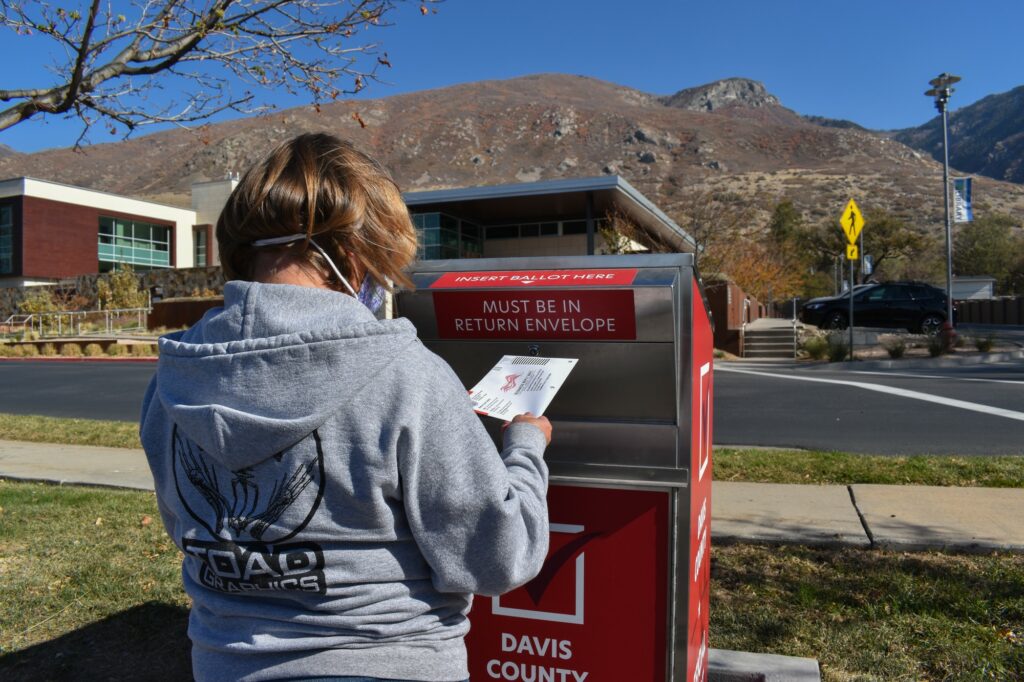Voter dropping off their ballot at the Davis County dropbox at the Farmington Community Center. (Paige McKinnon, The Signpost).