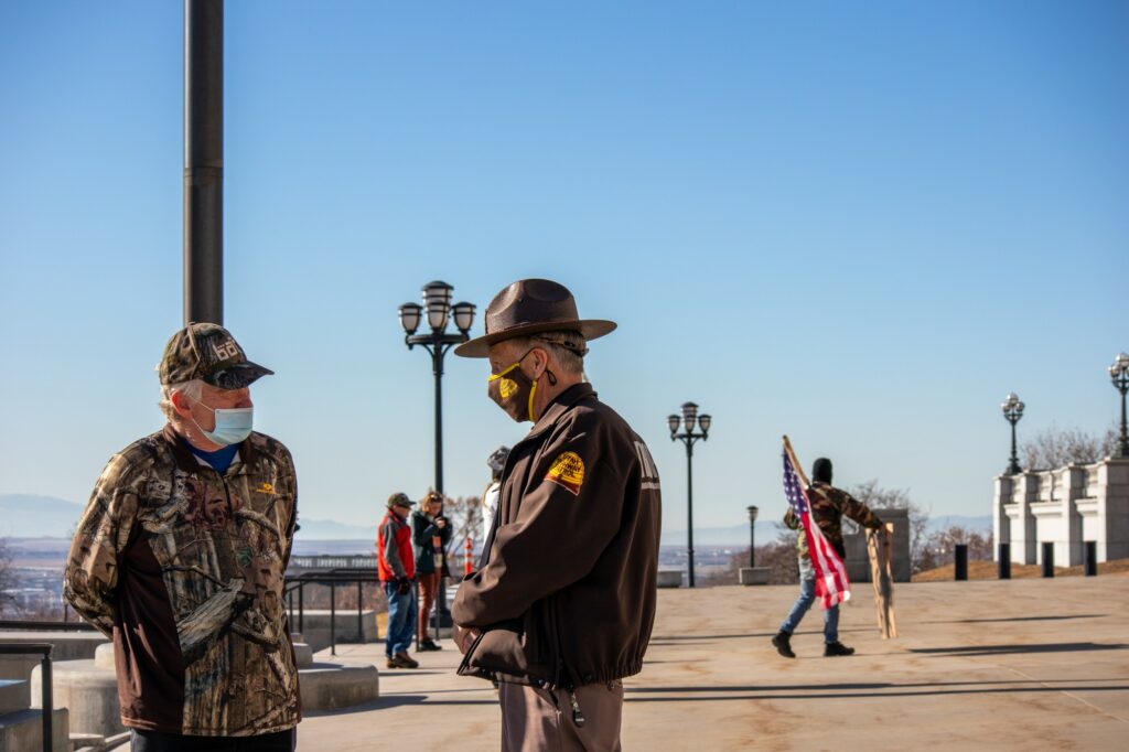 Officer and Protestor speak at Utah's Capitol. (Sarah Earnshaw/ The Signpost)