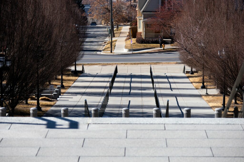 Empty path at Utah Capitol on Jan. 20, 2021. (Sarah Earnshaw/ The Signpost)