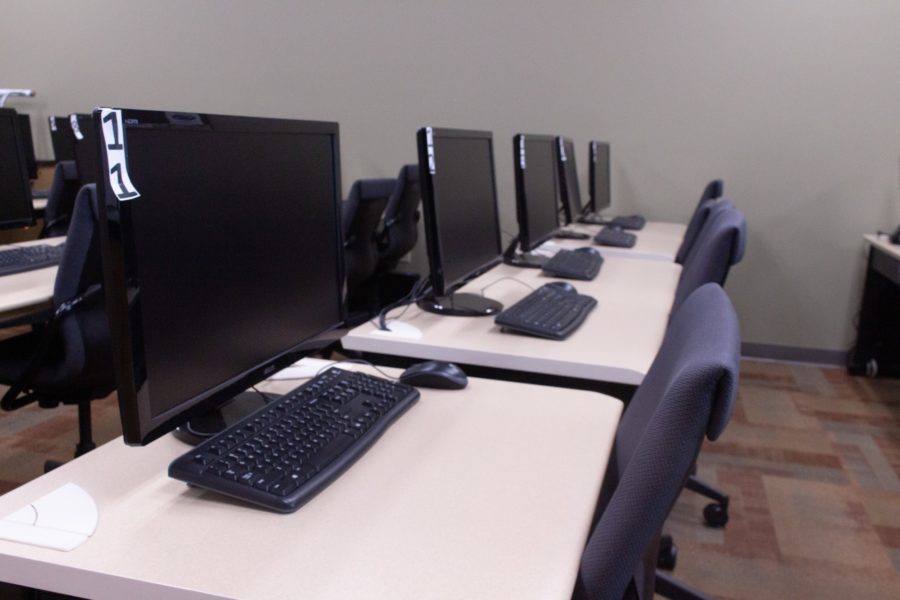 There are many computers available to students in the Computer Literacy Center, where students can come work on assignments, take tests and receive tutoring. (Kennedy Robins/ The Signpost)