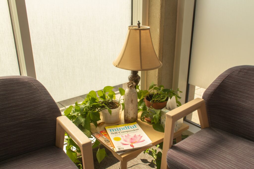 Students can read magazines in a calm environment while waiting to speak with their counselors. (Kennedy Robins/ The Signpost)