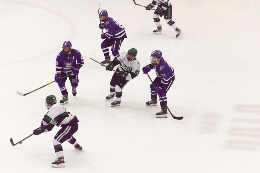 WSU and UVU players going after a hockey puck. (Simon Mortensen/ The Signpost)