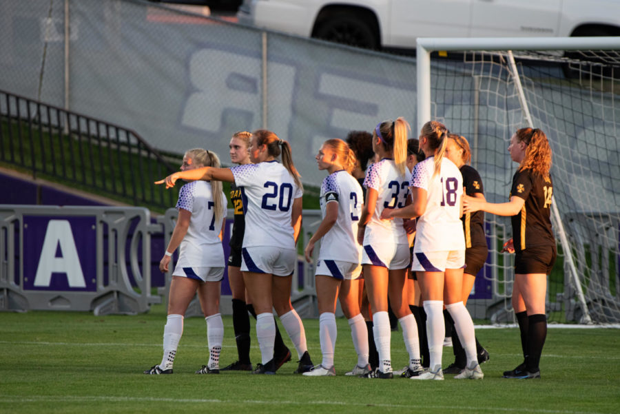 The+Weber+State+womens+soccer+team+setting+up+for+a+play+during+their+game+on+Sept.+22+against+Idaho.