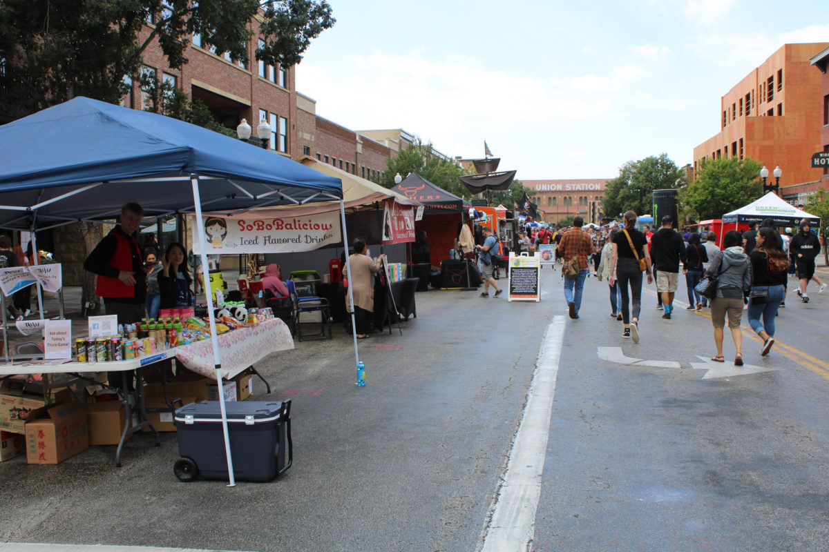 Small businesses and food vendors line 25th Street for the Harvest Moon Festival. Photo taken in Sept. 2022.