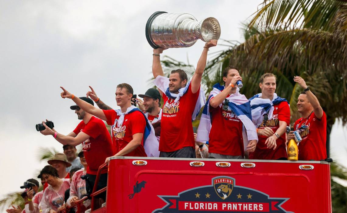 Florida Panthers center Aleksander Barkov lifts the Stanley Cup alongside teammates as fans cheers during the Florida Panthers victory parade before the Stanley Cup victory parade at Fort Lauderdale Beach on Tuesday, June 30, 2024.