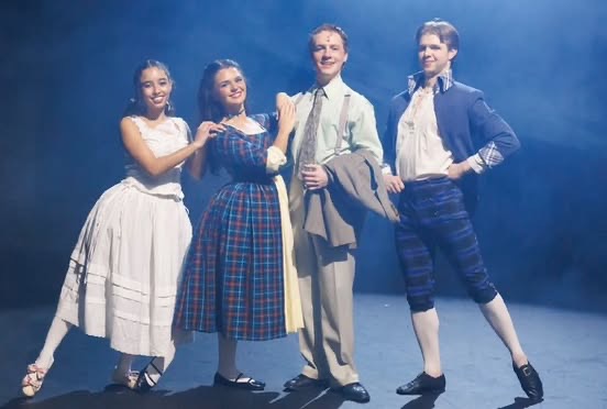 A promotional shot of the lead actors of "Brigadoon" at WSU.// Una imagen promocional de los actores de "Brigadoon" en WSU