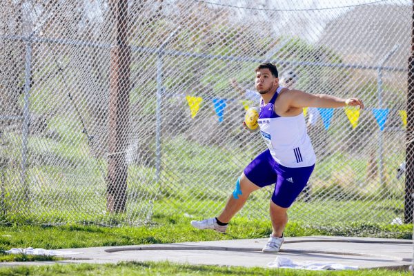 Jeims Molina, a thrower for Weber State competing in the 2024 Big Sky championship as he's throwing discus.// Jeims Molina, un tirador de disco de Weber State compitiendo en el campeonato de Big Sky en el 2024 mientras tire el disco.