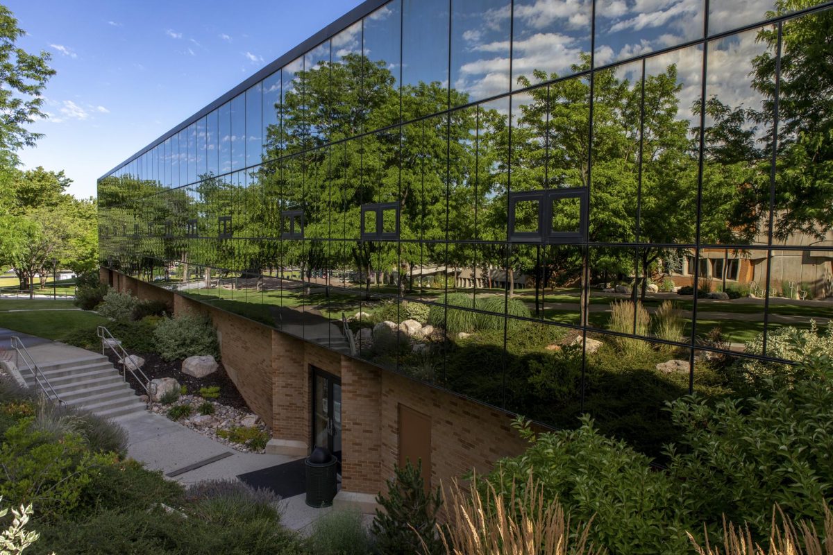 Wattis Business Building, which is home to the John B. Goddard School of Business and Economics. Photo taken July 2020.// El edificio de negocios de Wattis es hogar de la facultad de negocios y economía de John B. Goddard. Imagen tomada Julio de 2020.