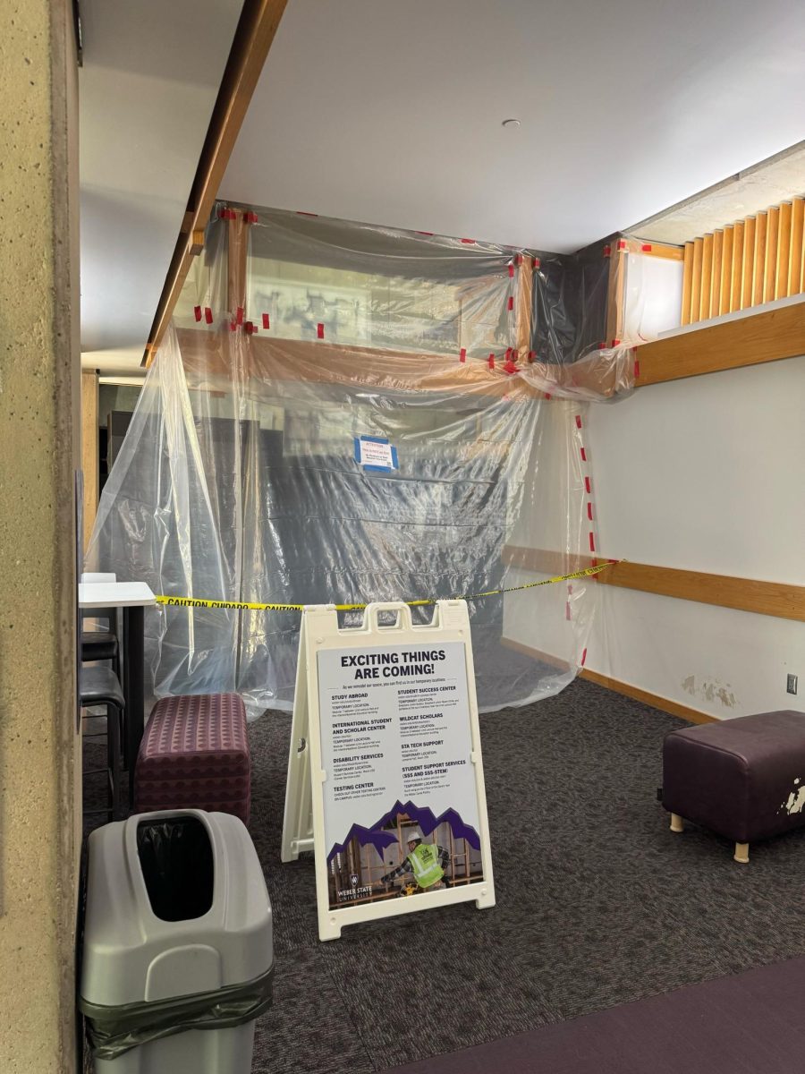 The taped off section of the Student Services building currently under construction.// La sección bloqueada en el Edificio de Servicios Estudiantiles la cual esta bajo construcción.