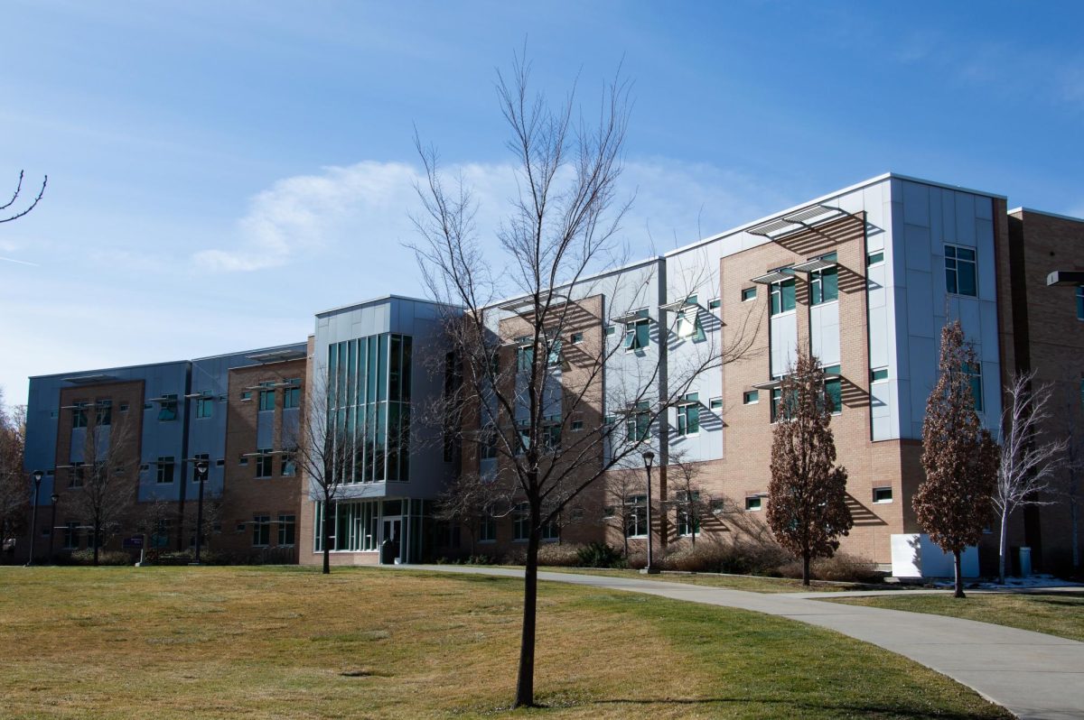 A dorm building located at the Weber State University Wildcat Village at the Ogden campus. // Un Edificio de dormitorios ubicado en Wildcat Village en la Universidad de Weber State en el campus en Ogden.