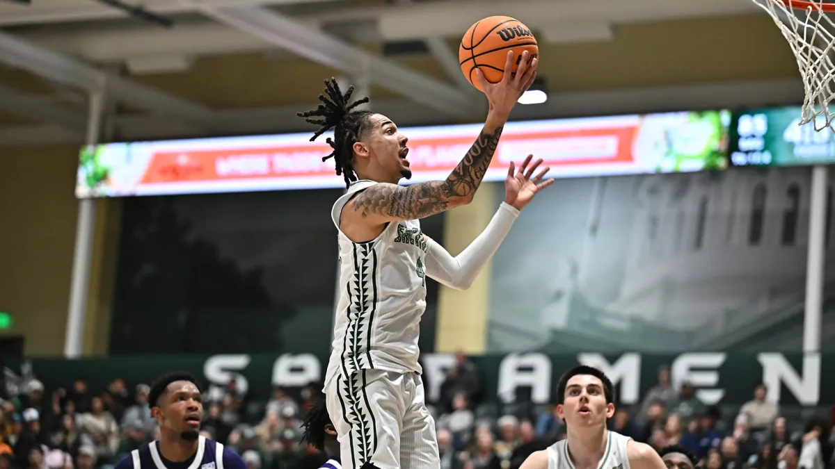 Sacramento State University Men's Basketball Jahni Summers (#4), dunking on Weber State University on Feb. 2.